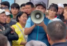 Торговцы рынка «Дордой» вышли на митинг — видео