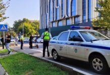 ИИМдин Күзөт кызматынын кызматкерлери мектептердин жанында коомдук коопсуздукту камсыздоодо