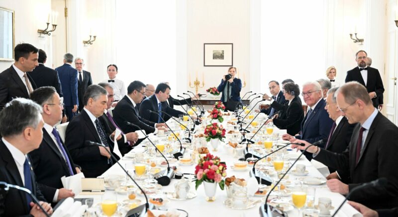 photo1695980382 2 Садыр Жапаров встретился с президентом Германии Франком-Вальтером Штайнмайером 