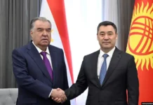 Садыр Жапаров поздравил Эмомали Рахмона с днем рождения