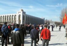 В Бишкеке продлили запрет на митинги в центре города