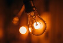 В Бишкеке с 4 октября начнут отключать электричество должникам