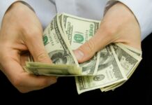 На кыргызско-узбекской границе задержаны иностранцы, пытавшиеся незаконно перевезти $32 тыс.