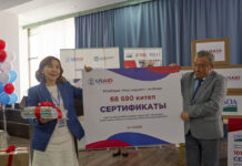 Школы Кыргызстана получили более 68 тысяч детских книг от USAID