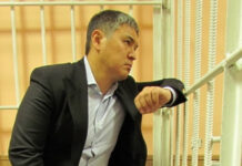 В Сети появилось видео, где вдова Камчы Кольбаева рассказывает об убитом муже и его семье