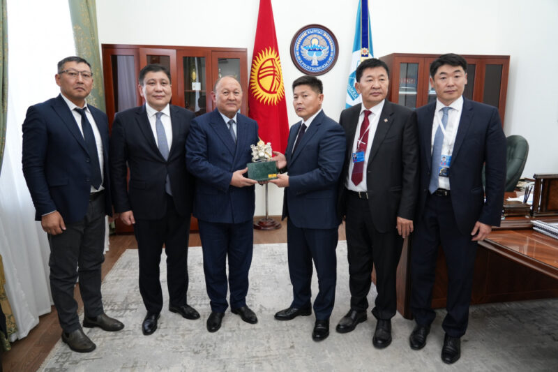 2023 10 25 11 17 39 902180 Мэры Бишкека и Улан-Батора договорились о взаимном сотрудничестве 