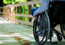 Людям с инвалидностью предлагают дать право выбирать пенсию или пособие