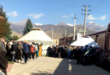 В Чолпон-Ате хоронят Камчы Кольбаева