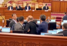 В ЖК чуть не подрались депутаты Толонов и Бакасов. Видео