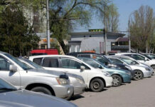 На отрезках каких центральных улиц Бишкека нельзя парковаться «елочкой» — список