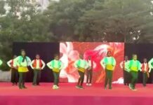 В Африке школьники на выпускном станцевали кара жорго. Видео