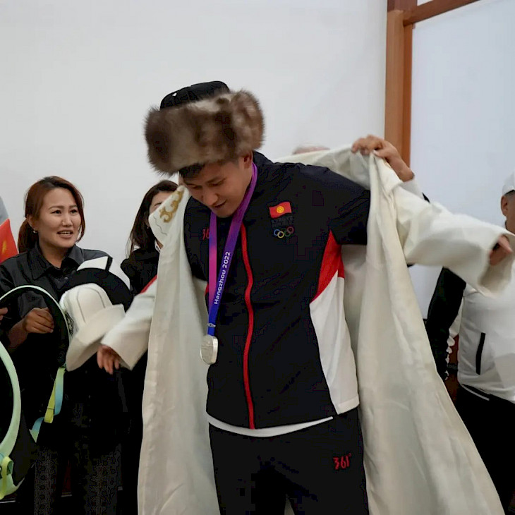 Кыргызстандын карате боюнча курама командасы Бишкекке учуп келди 
