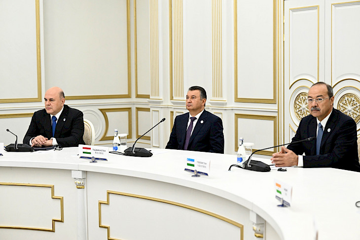 Садыр Жапаров встретился с главами делегаций, участвующими в заседании СГП ШОС 
