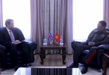 Министр обороны Кыргызстана встретился с послом Великобритании