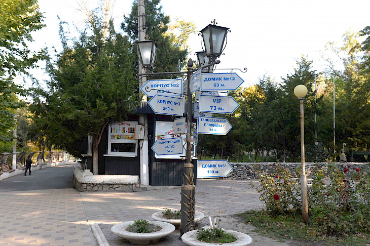 Акылбек Жапаров Жалал-Абад шаарынын көчөлөрүнүн абалы менен таанышты 