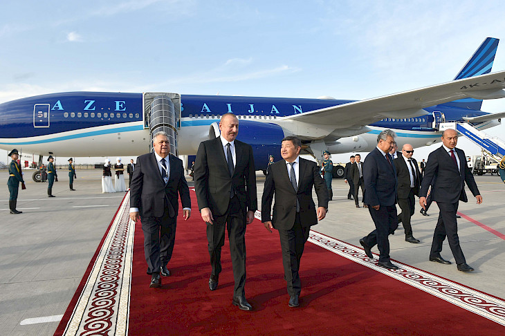 6527d53844ec2 В Кыргызстан прибыл президент Азербайджана Ильхам Алиев 
