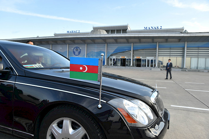 6527d5387b1f2 В Кыргызстан прибыл президент Азербайджана Ильхам Алиев 