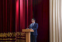 Эдил Байсалов социалдык кызматкерлерди кесиптик майрамы менен куттуктады