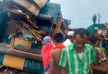 15 человек погибли в результате столкновения поездов в Бангладеш