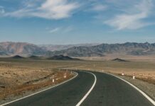 В КР хотят собирать деньги на содержание автодорог за счет увеличения цены на ГСМ