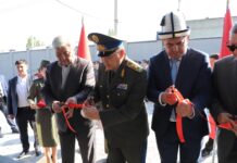 Ташиев открыл новое здание ГКНБ в Токмоке. Выступая, упомянул Камчыбека Кольбаева