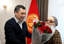 Садыр Жапаров встретился с дочерью госдеятеля Исхака Раззакова – Элмирой Раззаковой