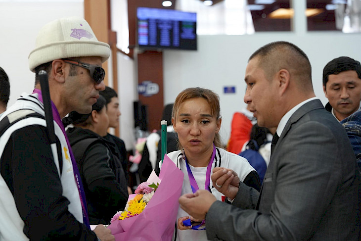 Кытайдагы Пара Азия оюндарына катышкан спортчулар Бишкекке келишти 