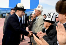 Талас облусунун Айтматов районунда жаңы спорт комплекси ачылды. Иш-чарага президент катышты