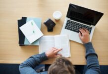 Бишкекте мектеп окуучулары эки күн онлайн режиминде окуйт