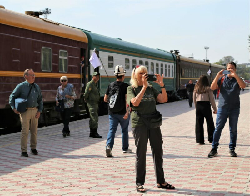 photo1696242807 3 В Бишкек прибыл поезд с туристами из Америки и Европы