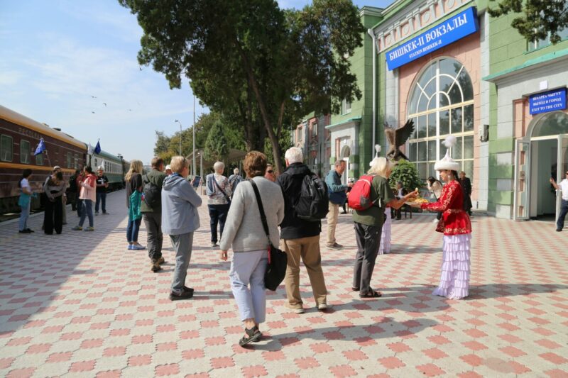 photo1696242807 5 В Бишкек прибыл поезд с туристами из Америки и Европы