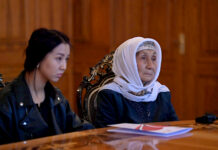 Тройное убийство в Бишкеке. В поисках справедливости мать убитой обратилась за помощью к депутатам ЖК