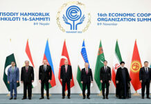 Садыр Жапаров прибыл в Конгресс-центр для участия в работе очередного Саммита ОЭС в Ташкенте