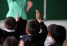 В Ала-Буке учительница 17 раз уколола иглой пятиклассника