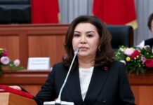 Депутат: Во многих школах детей заставляют мыть полы