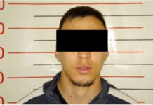 У бишкекчанина отобрали iPhone, угрожая пистолетом. Задержаны трое