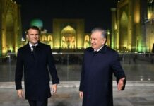 Макрон прилетел в Узбекистан и прогулялся по ночному Самарканду