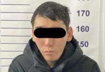 В Бишкеке в маршрутке задержали «карманника». У него нашли 3 мобильника