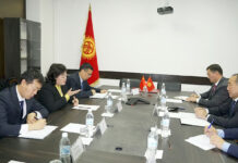 Кудайберген Базарбаев Кытайдын элчиси Ду Дэвэнь менен кызматташтыкты талкуулады