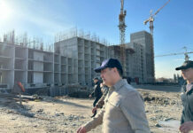 Президент Бишкекте ипотекага берилчү үйлөрдүн курулушун текшерүүгө алды