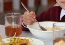 Кыргызстанда 600 миңге жакын окуучу ысык тамак менен камсыздалды