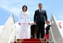 Садыр Жапаров вылетел с рабочим визитом в Узбекистан — состав делегации