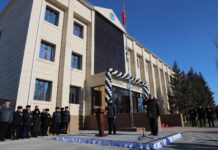Садыр Жапаров открыл обновленное здание Управления ГКНБ в Нарынской области