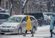 Катуу сууктан улам Кыргызстанда мектептер эки күнгө онлайн окууга өттү