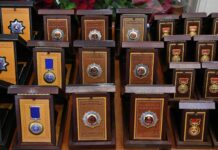 За доблестный труд. Садыр Жапаров наградил отличившихся кыргызстанцев