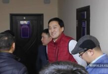 Активиста Афтандила Жоробекова оставили в СИЗО. Он выступал против нового флага