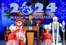 В Бишкеке прошла ёлка мэра для детей из реабилитационных центров, спецшкол и детсадов