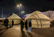 Бишкектин борборунда боз үйлөр тигилип, улуттук колориттеги жарманке өтүүдө