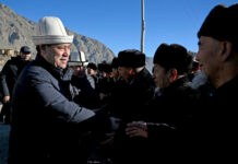 Садыр Жапаров открыл новую школу в селе Ак-Сай Баткенской области