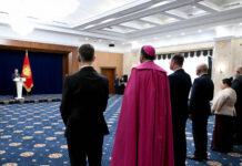 Садыр Жапаров бир катар мамлекеттердин элчилеринен ишеним грамоталарын кабыл алды